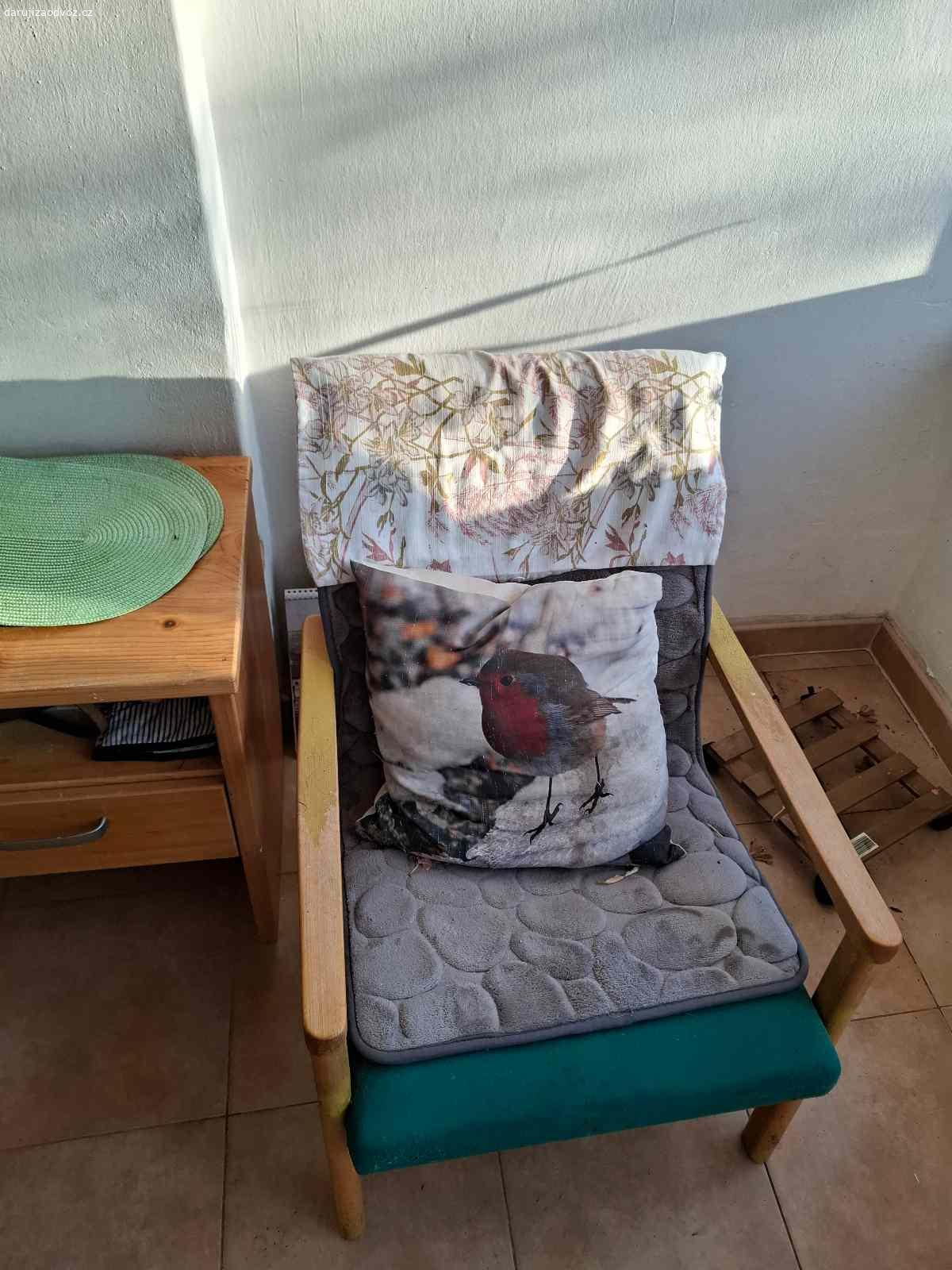 Křesílka. Věnuji dvě starší křesílka