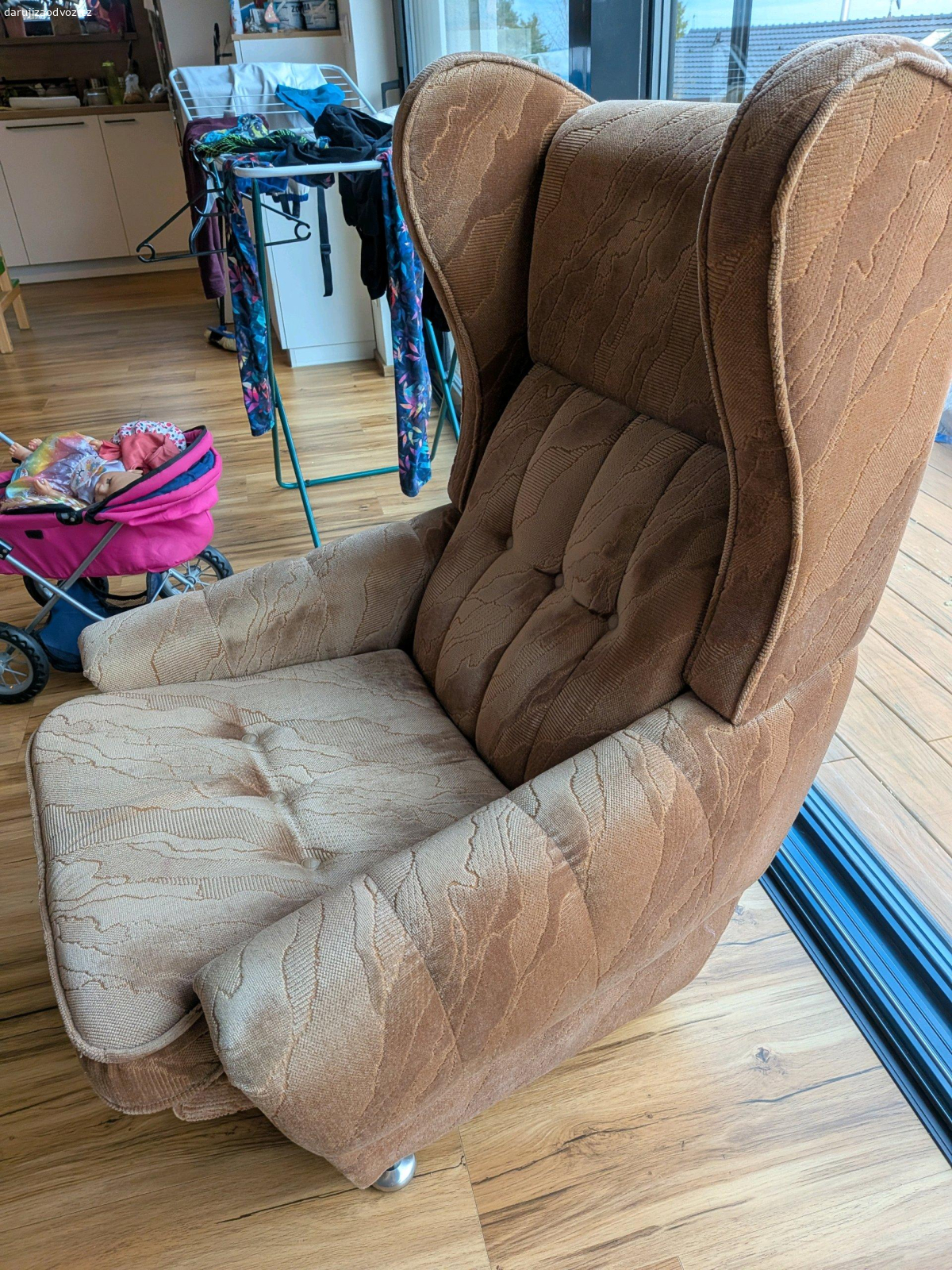 Křeslo ušák. V zachovalém stavu, nepotrhane, neprosezené