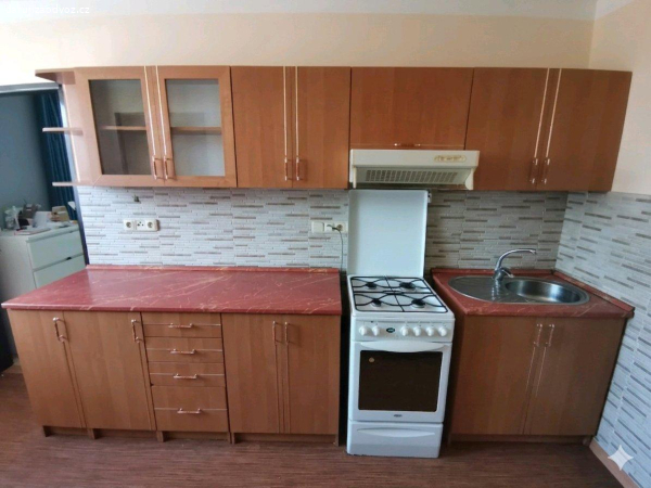 Kuchyň včetně dřezu + skříňka