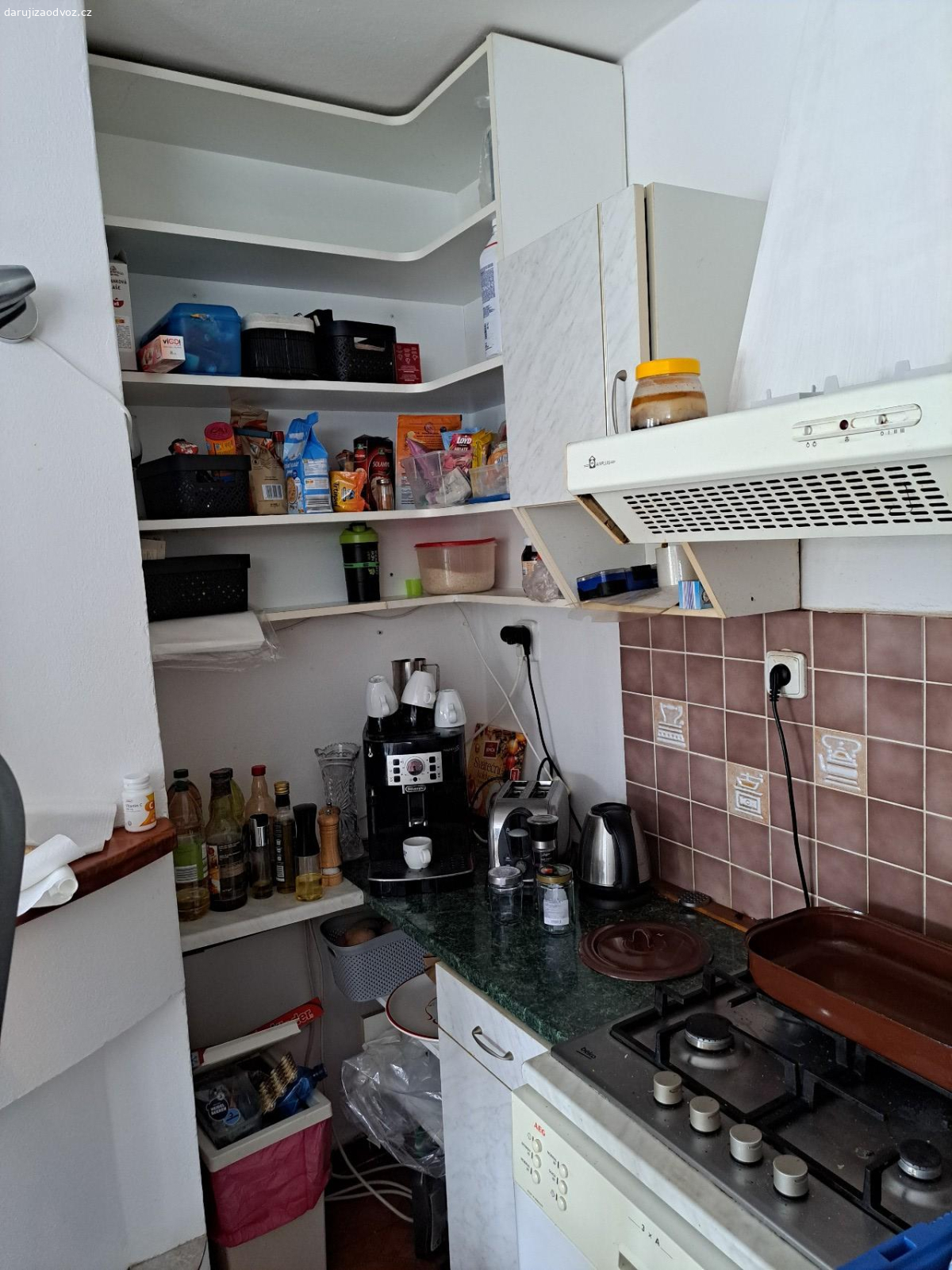 Kuchyň. Za odvoz bez spotřebičů