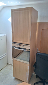 kuchyně vč. indukční desky a trouby