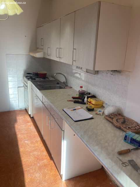 Kuchyňská linka se sporákem