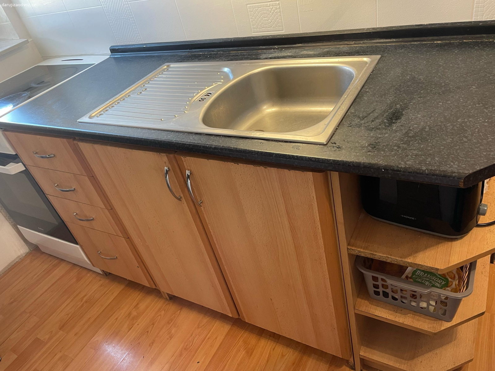 kuchyňská linka. Daruji za odvoz kuchyňskou linku 150cm.
Odvoz v týdnu 20.4.-24.4.Brandýs nad Labem