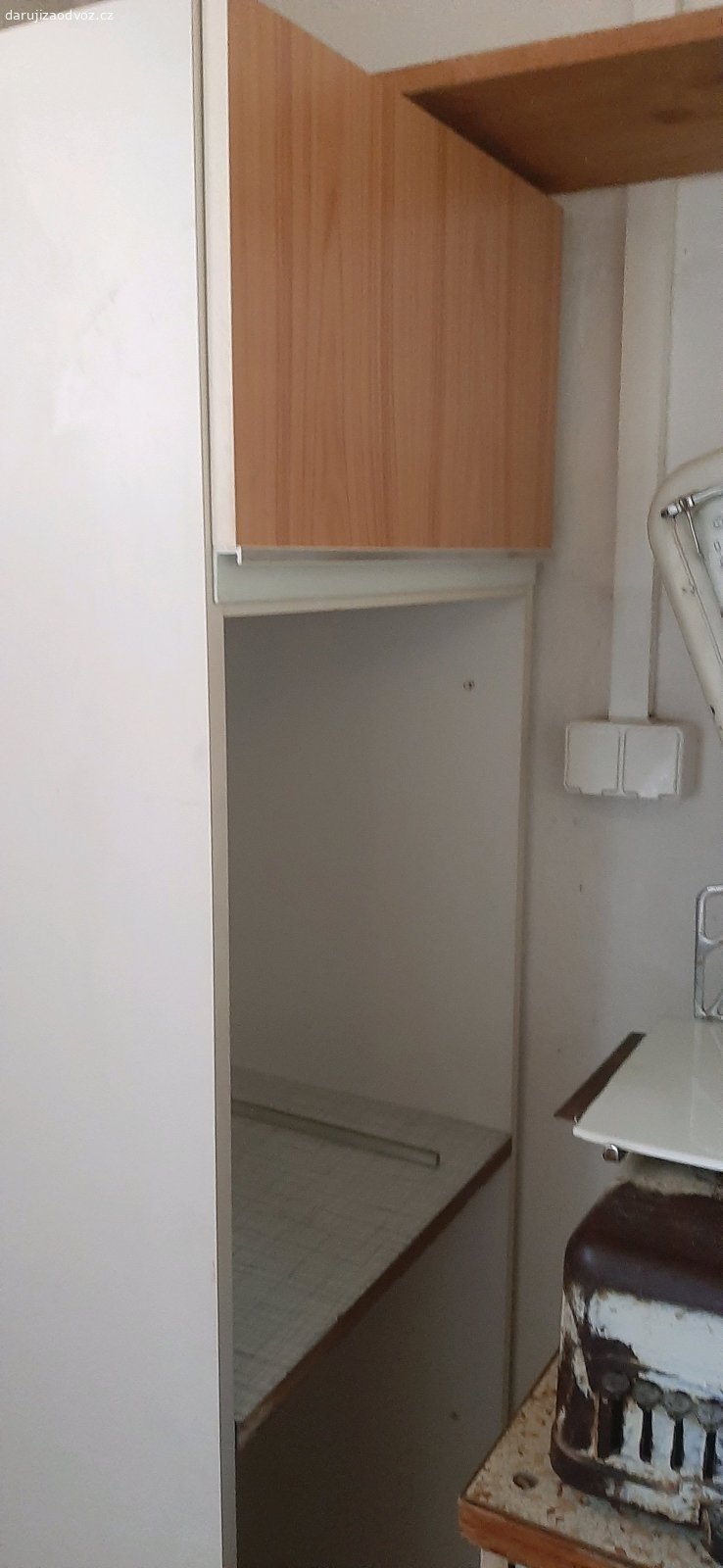 Kuchyňská linka. Daruji starou kuchyňskou linku.Odvoz nejlépe tento nebo příští týden.