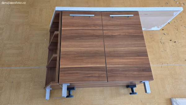 Kuchyňská skříňka s deskou
