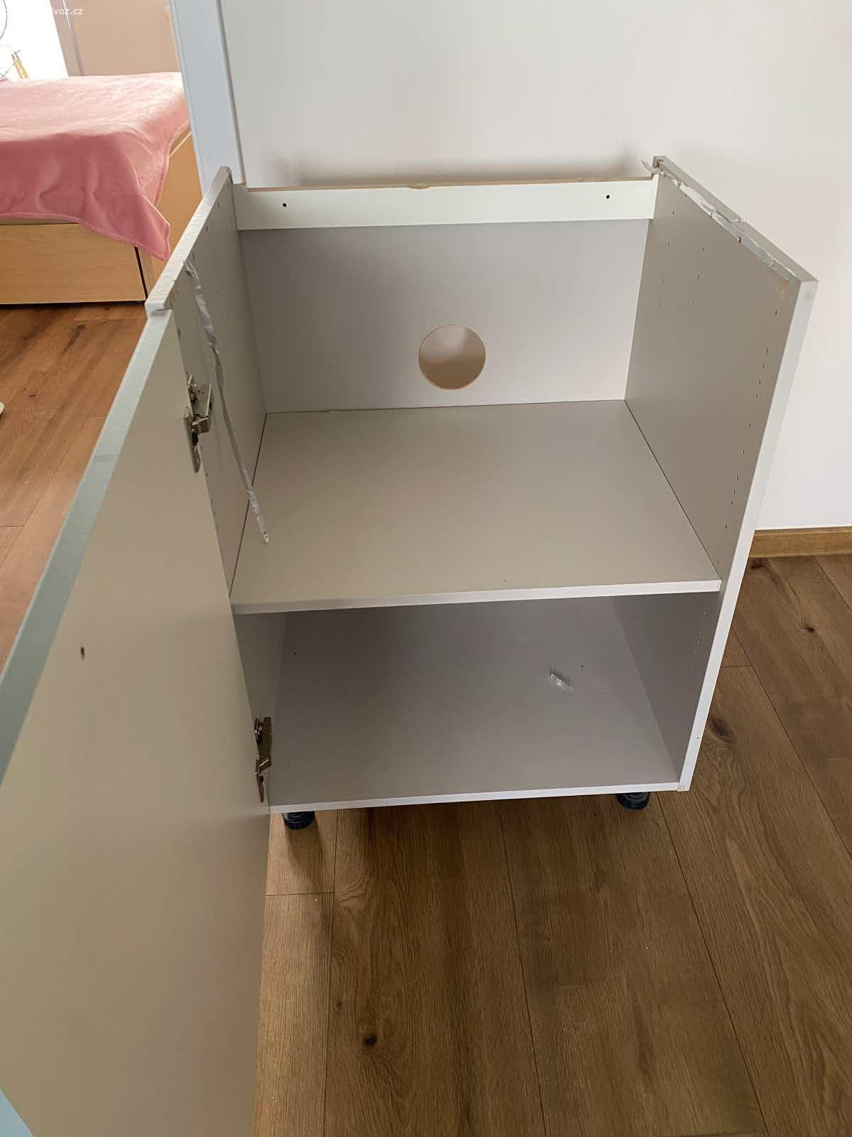 Kuchynske komoda. Za odvoz