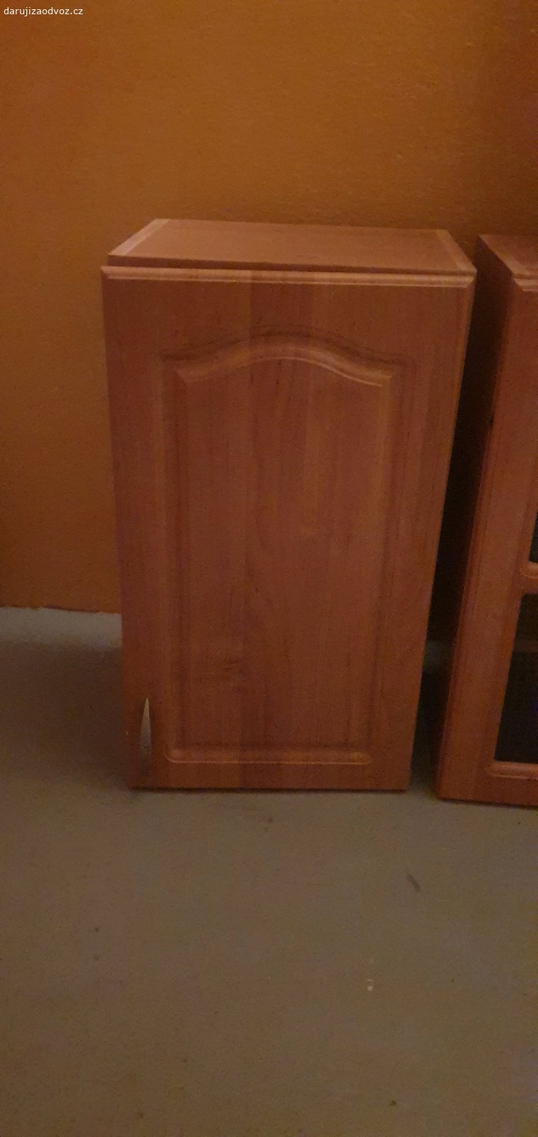 Kuchyňské skříňky. Staré kuchyňské skříňky,  není komplet kuchyně, treba někomu poslouží