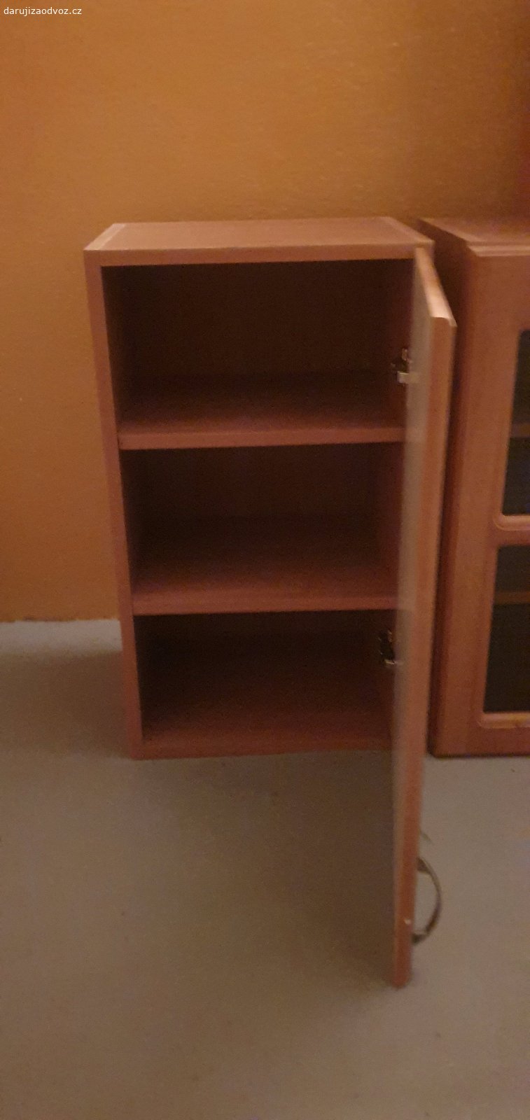 Kuchyňské skříňky. Staré kuchyňské skříňky,  není komplet kuchyně, treba někomu poslouží