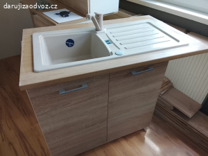 Kuchyňský dřez s baterií i se sifónem