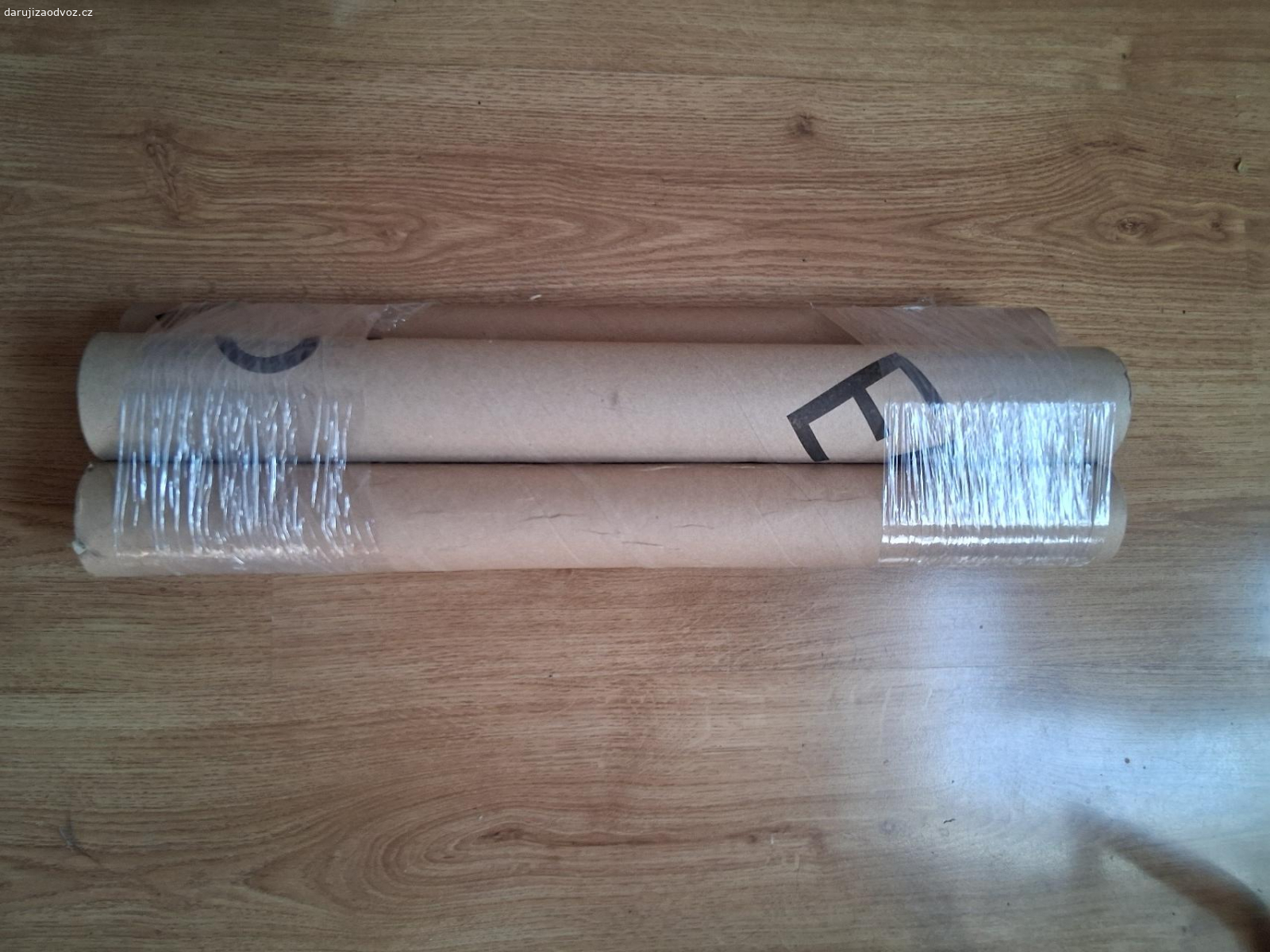 kulatiny z lisovaného papíru. 3bedny plně malých válečků, plus pár kusů středně a velkých válců...již nevyužiji...