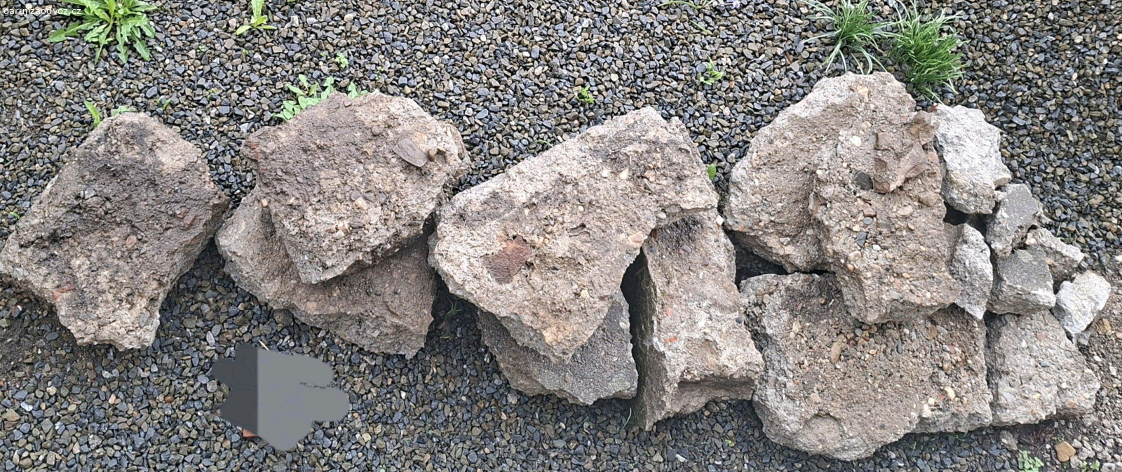 Kusy betonu s cihlami - za odvoz. Daruji zdarma za odvoz kusy betonu s cihlami.
Stav viz.foto.
Vhodné pro zásypy, zpevnění cest, terénní úpravy atd.
Osobní odběr v Kroměříži.