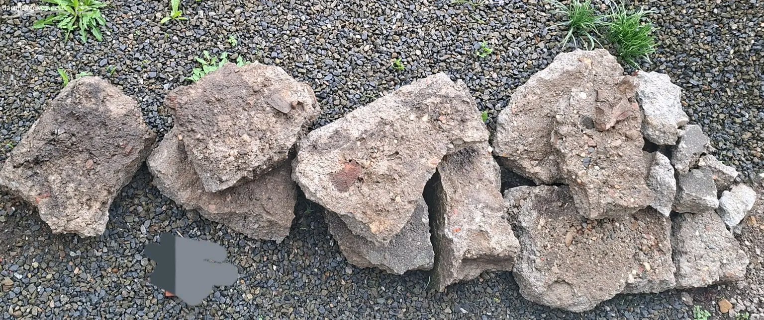 Kusy betonu s cihlami - za odvoz. Daruji zdarma za odvoz kusy betonu s cihlami.
Stav viz.foto.
Vhodné pro zásypy, zpevnění cest, terénní úpravy atd.
Osobní odběr v Kroměříži.