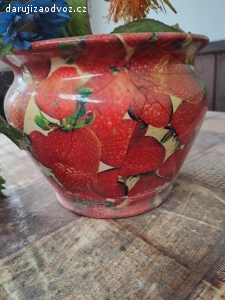 Květináč s jahody