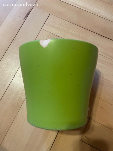 Zelený květináč - výška cca 15 cm