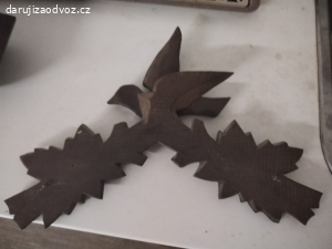 Kyvadlo a horní vyřezávaná část