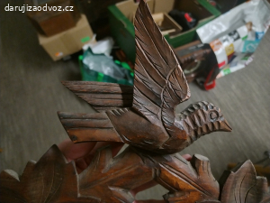 Kyvadlo a horní vyřezávaná část