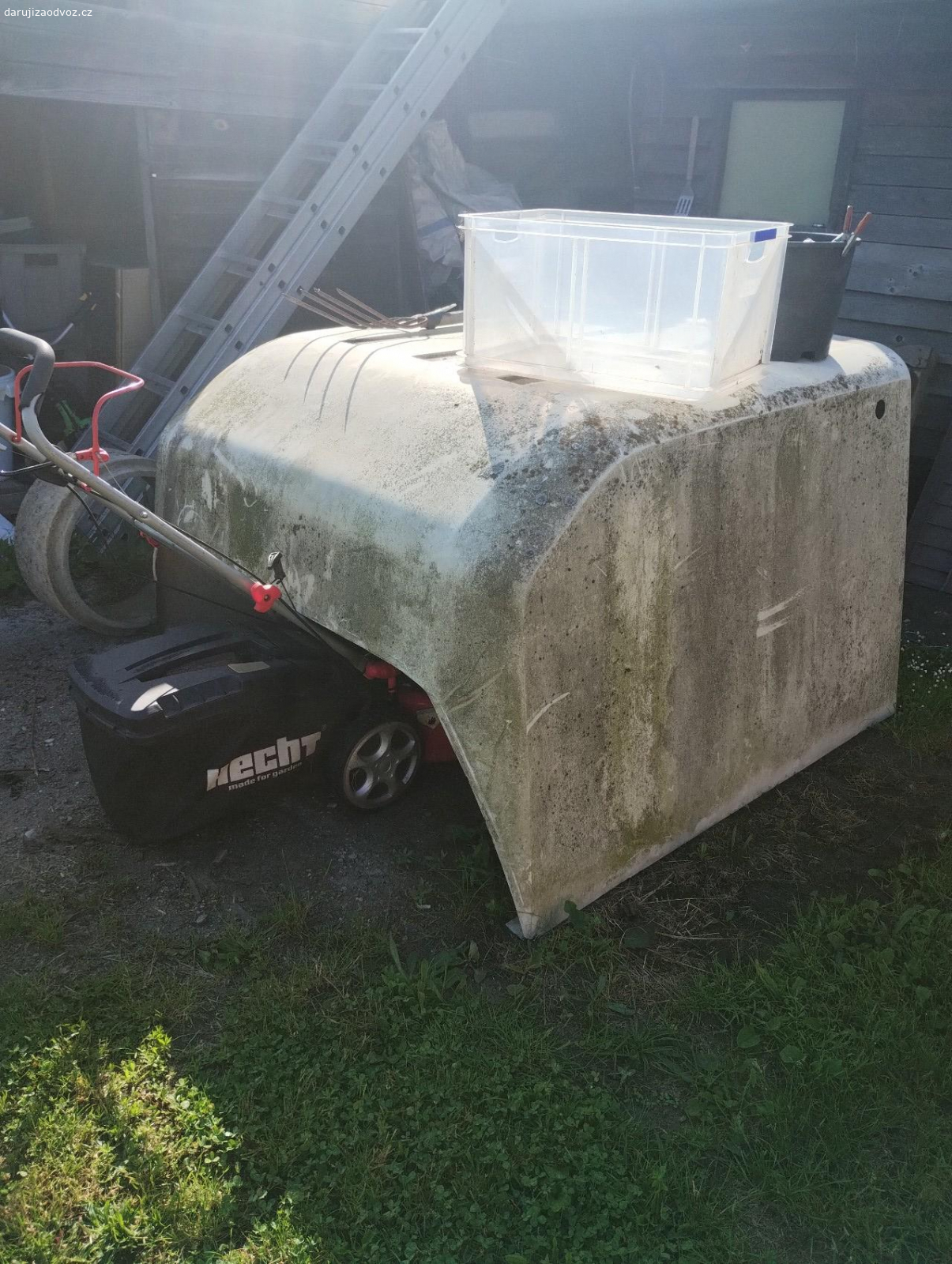 laminátová nástavba favorit pick. daruji laminátovou boudu na favorita pikapa není polámaná stelivo pro kočky potěší