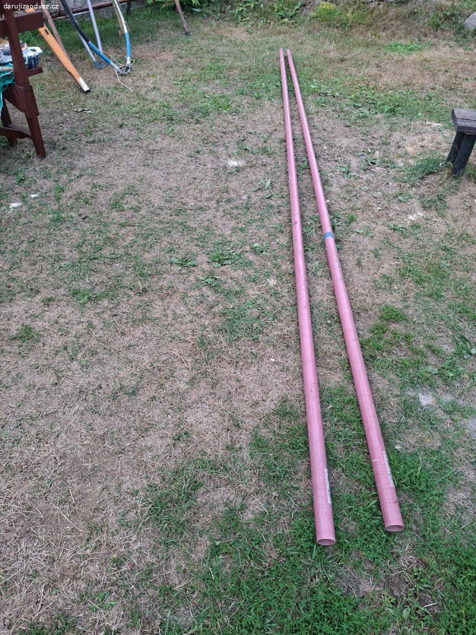 laminátové stěžně a hliníkové ráhno.