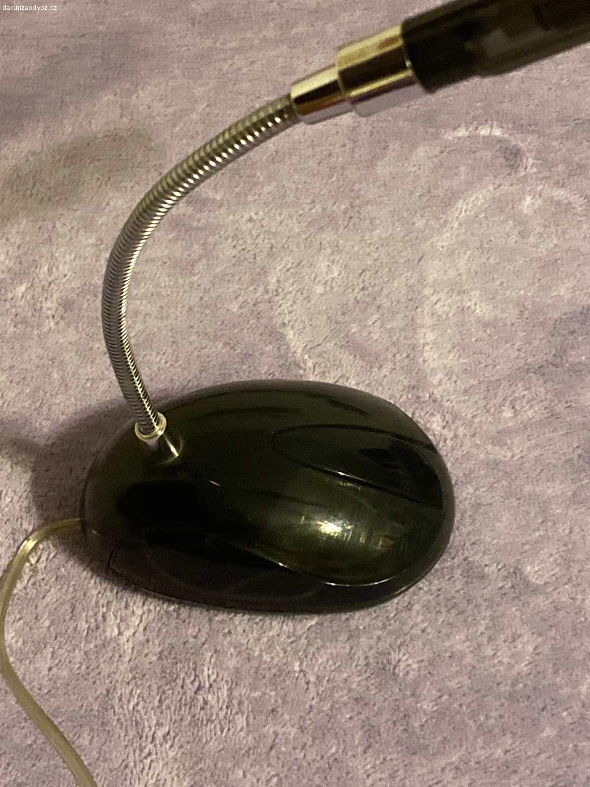 Lampička na USB. Daruji za odvoz, funkční, pružné rameno.