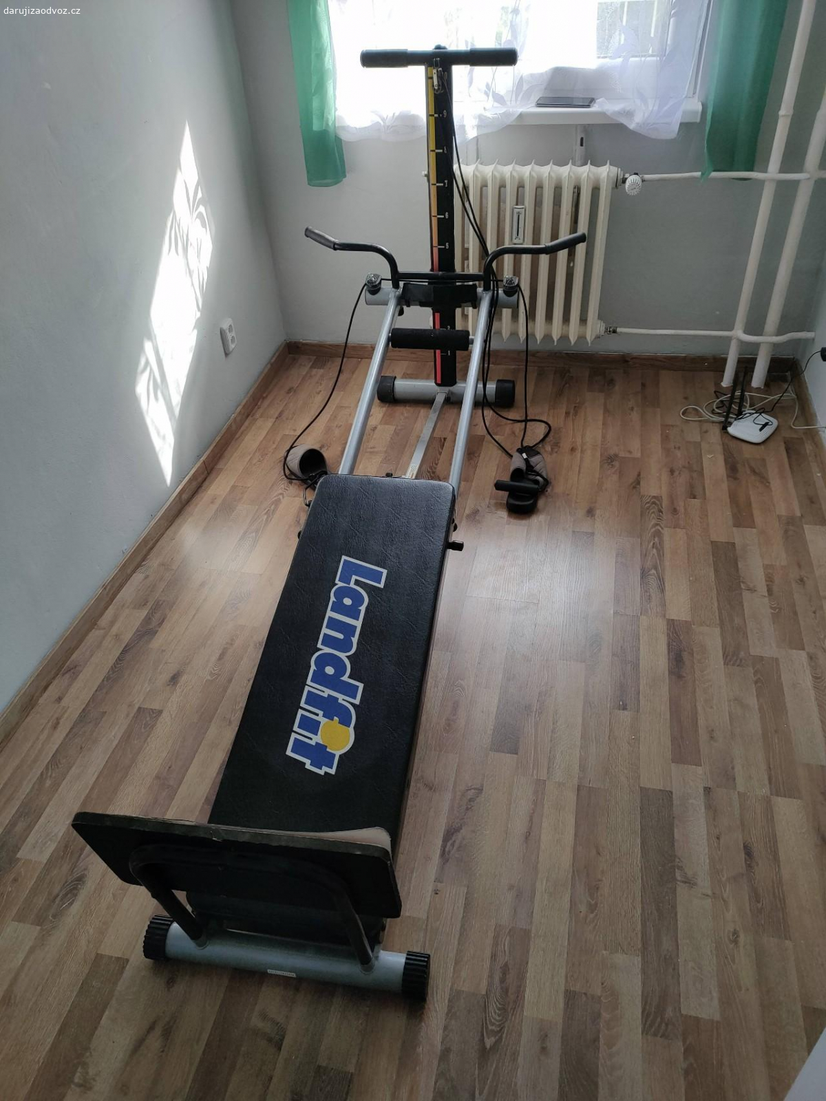 lavice na cvičení a orbitrek. daruji za odvoz , bez rezervace, bez schovávání, kdo první přijde ten si to odveze. schovával jsem to více než týden s tím že si proto někdo přijede a nakonec se ani neozvou. Adresa Brník 65