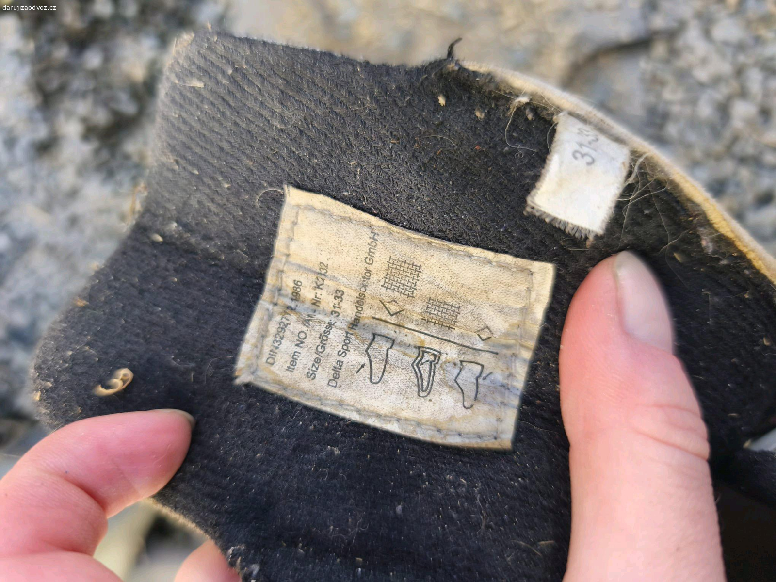 Lední brusle vel. 31-33. darujeme za odvoz brusle na led, vel 31-33. posuvné. Rez, potřeba obrousit a vyprat. nalezené ve sklepě. ještě mohou posloužit