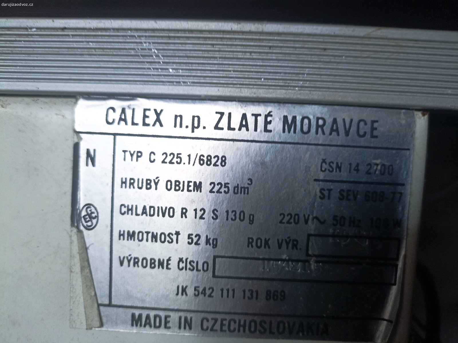lednice 225, WC kadibudka, židle. V Jevíčko daruji na chatu,stavbu.. nikdy nepoužité WC, staré:lednici calex 225, 3 ks židle skladované na chatě do poslední chvíle se jevilo funkční.