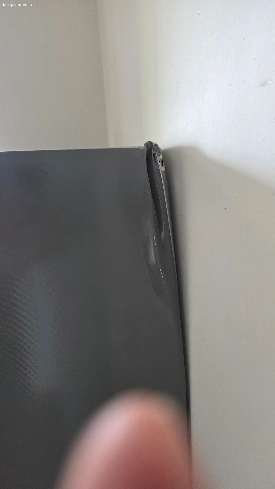 Lednice Amica. Daruji za odvoz lednici Amica

Lednice je cca 7 let stará...v pravém zadním rohu lehká deformace, ale ničemu nevadí...viz foto

Funkční,  jen chce asi umit. Rozměry 160 výška 55 šířka a 58 hloubka.

Výtah v domě je, v přízemí 4 schody.