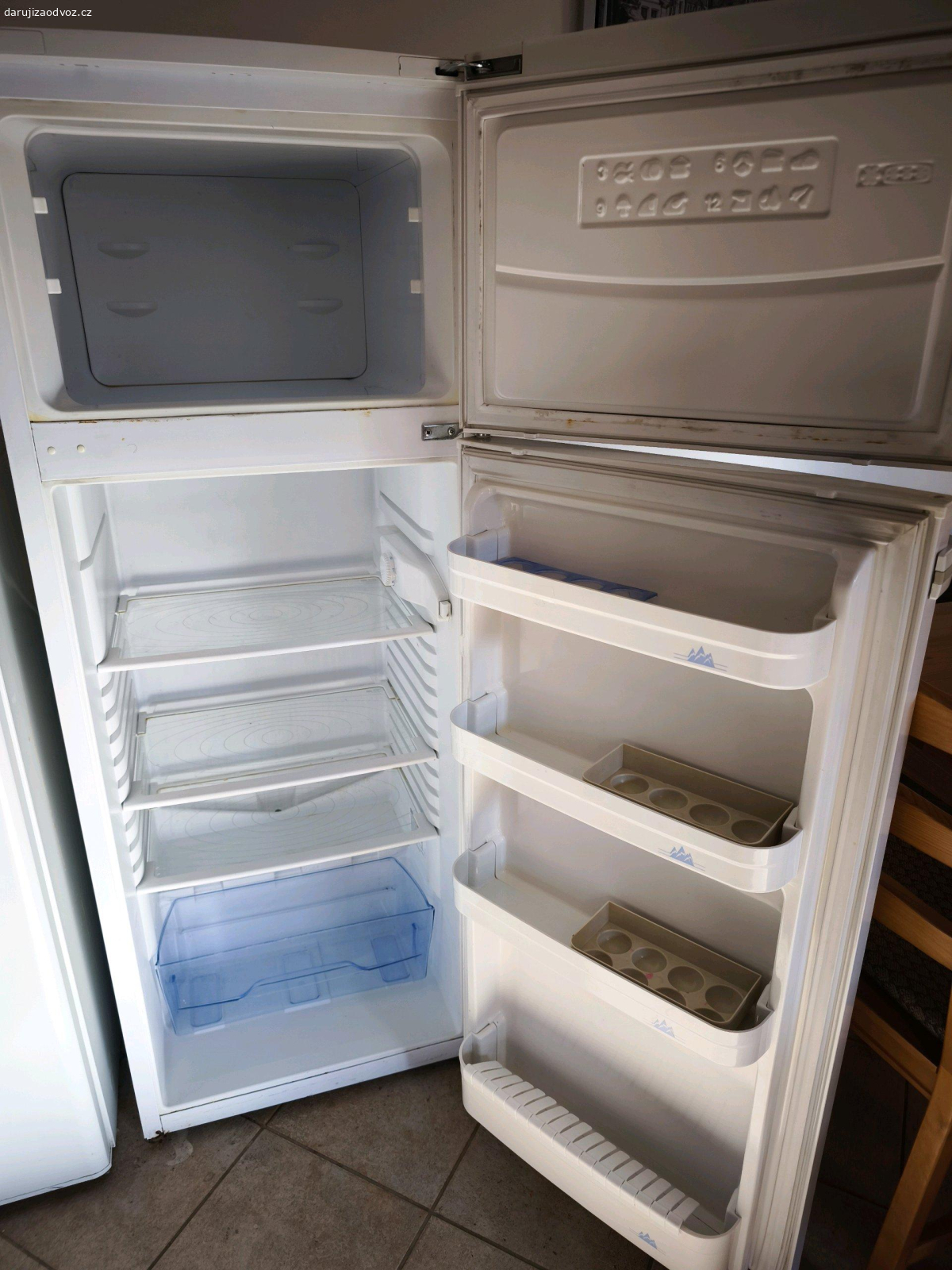 Lednice Beko. Darujeme lednici Beko, lednice by měla být funkční, mrazák prý někdy chladí někdy ne...