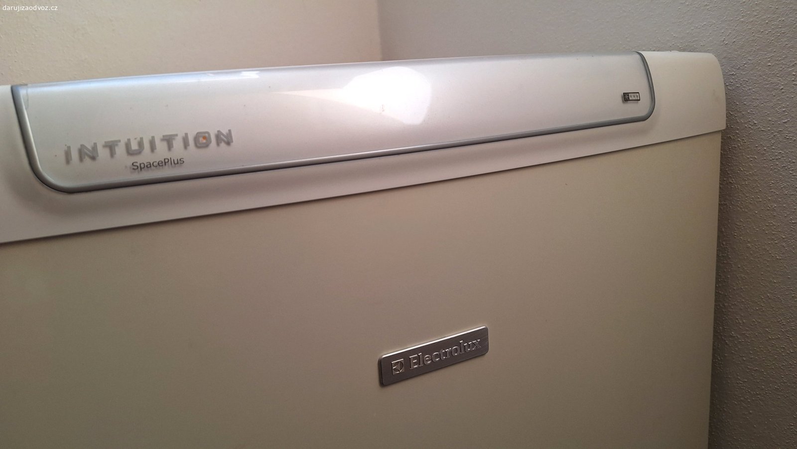 lednice Elektrolux Intuition. Lednice Elektrolux s odděleým mrazákem s 3 šuplíky. Lednice se cca 3 roky nepoužívala. před vypojením bez problémů fungovala