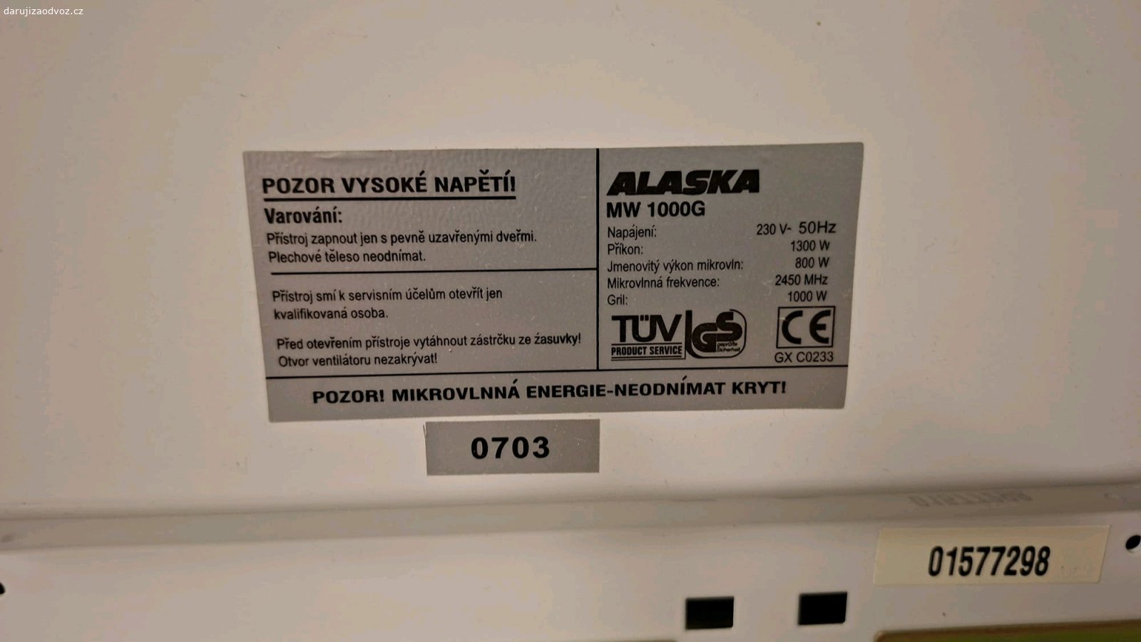 Lednice Mikrovlnka. Lednička malá funkční, stáří cca 3 roky, mikrovlnná trouba starší funkční, lze vyzvednout v odpoledních hodinách.