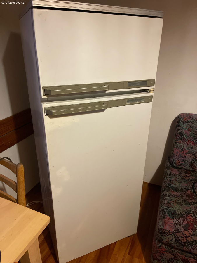 lednice s mrazakem funkcni