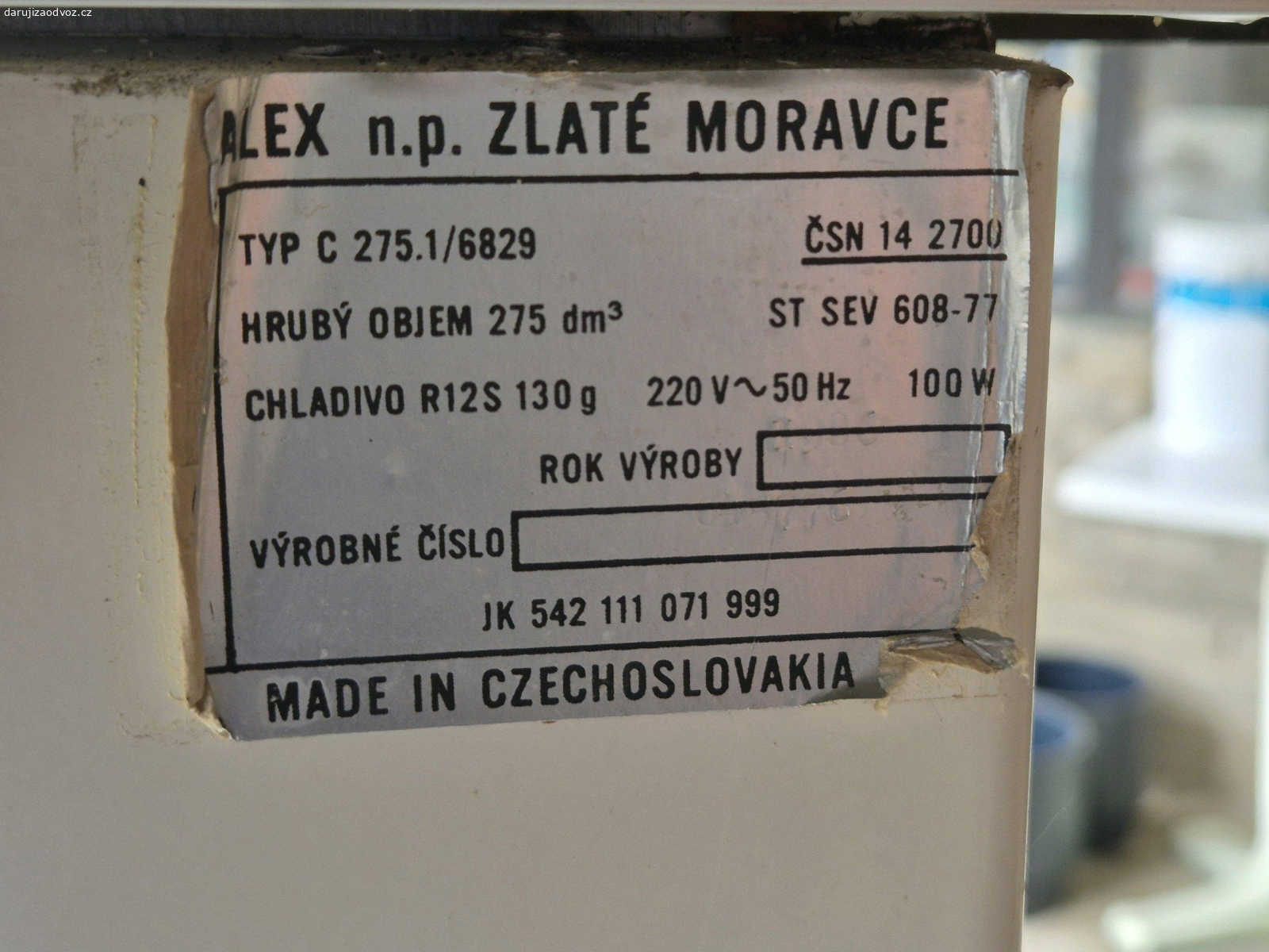 lednice za odvoz. Stará ale funkční.
bud na zahradu nebo do sběru.