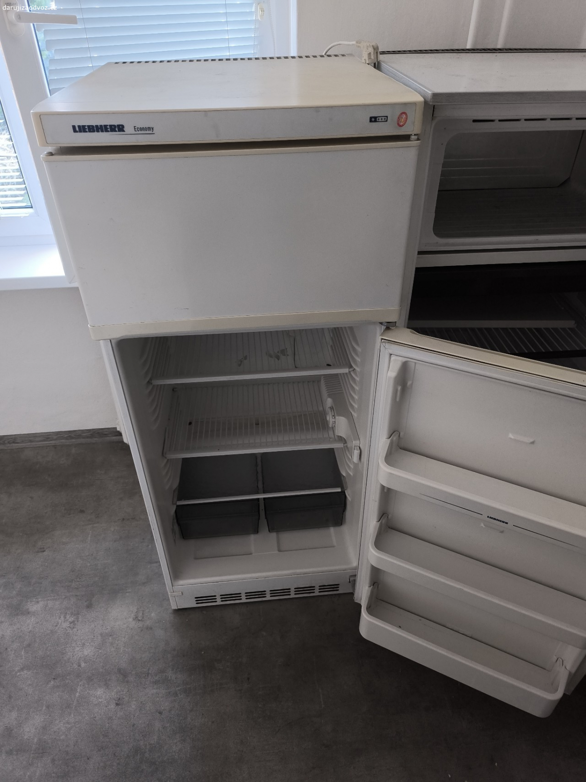 Lednice. Odvoz obou lednic zároveň. Stav: Nebyl čas to zjistit ale obě lednice vykazují funkčnost.