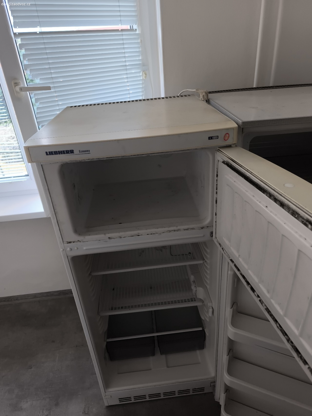Lednice. Odvoz obou lednic zároveň. Stav: Nebyl čas to zjistit ale obě lednice vykazují funkčnost.