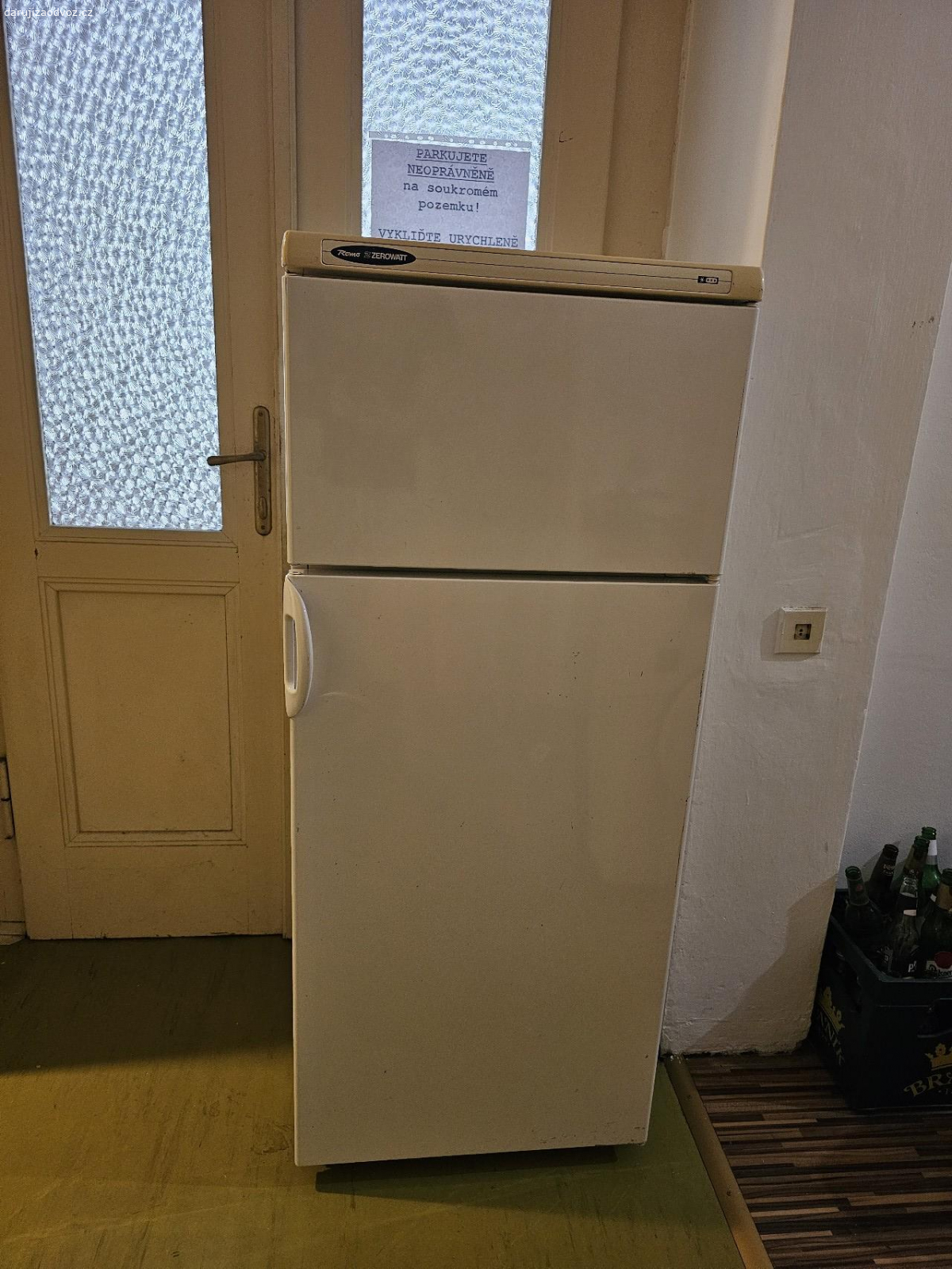 Lednička. Daruji kombinovanou lednici.

Nutno vlastní odvoz Praha 6, Bubeneč 
Spěchá
