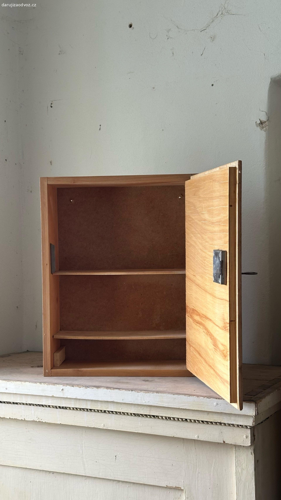 Lékárnička dřevěná. Vyměním za čokoládu :)
Je v super stavu