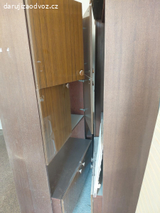 leštěné skříně