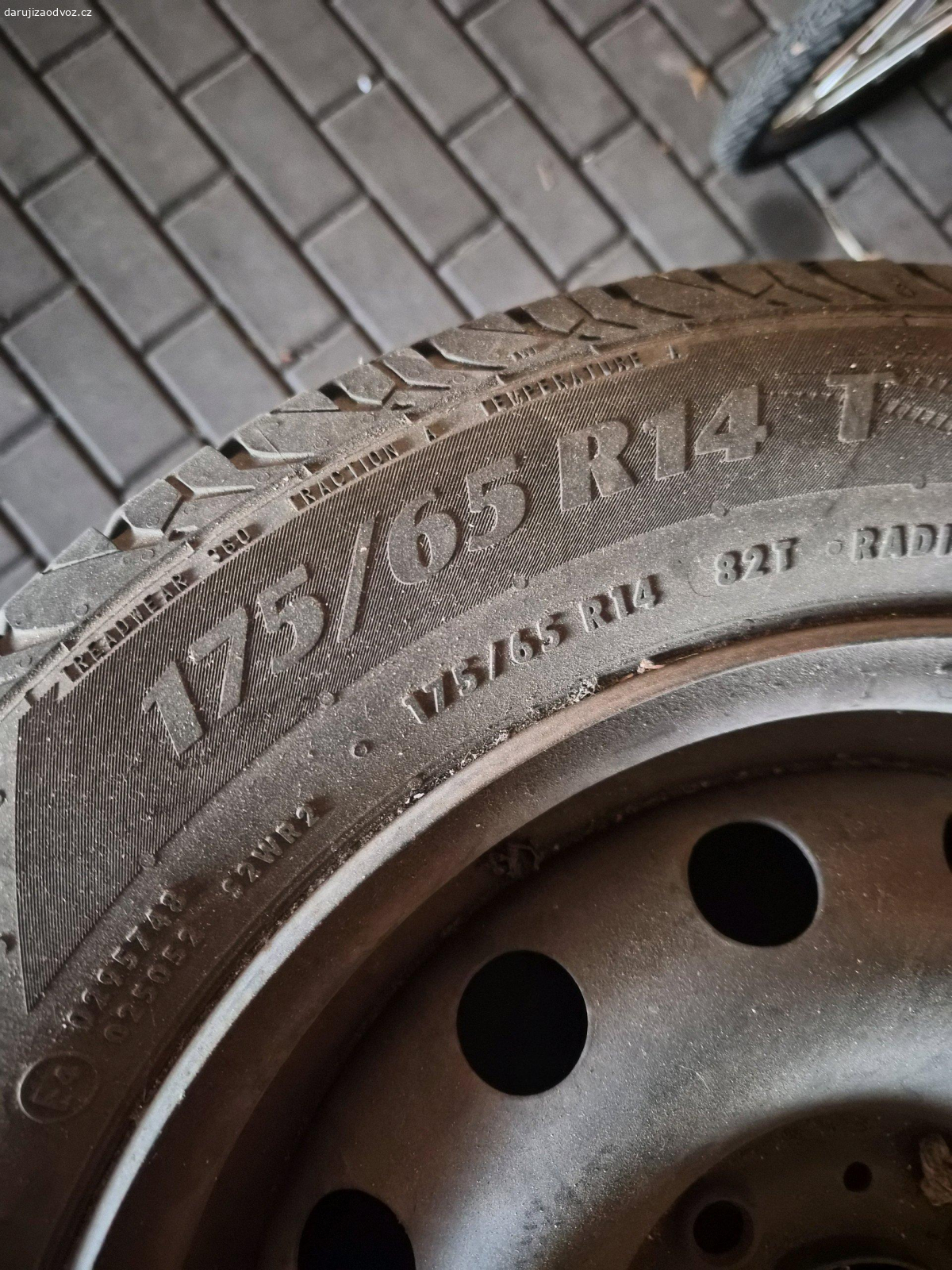 Daruji letní Pneumatiky na plecháčích. pneu