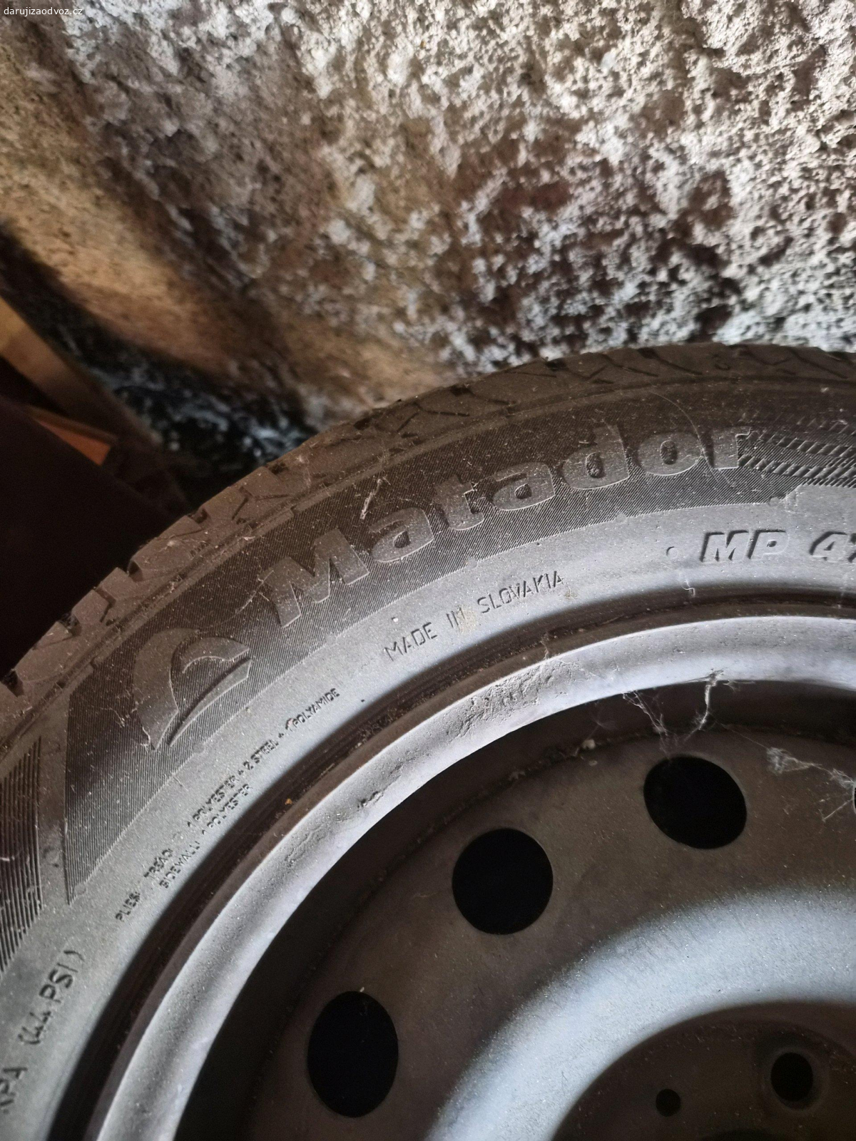 Daruji letní Pneumatiky na plecháčích. pneu