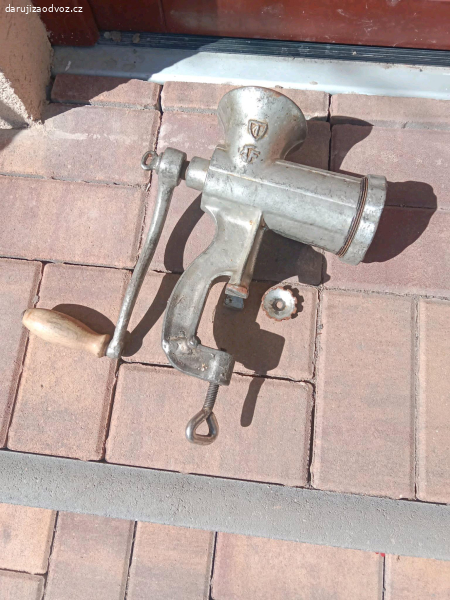 litinovy mlynek na maso