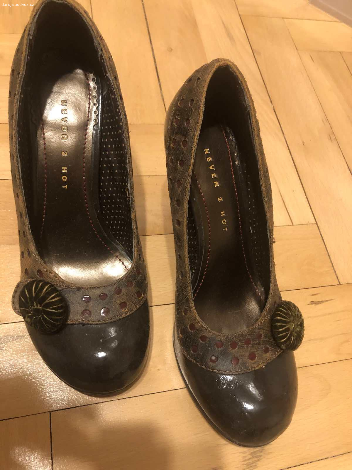 Dámské lodičky - velikost 37. Daruji dámské lodičky, velikost 37. K vyzvednutí po předchozí domluvě v Praze nebo středočeský kraj - Beroun, Nižbor, Zbečno. Daruji další věci za ODVOZ viz. inzeráty!