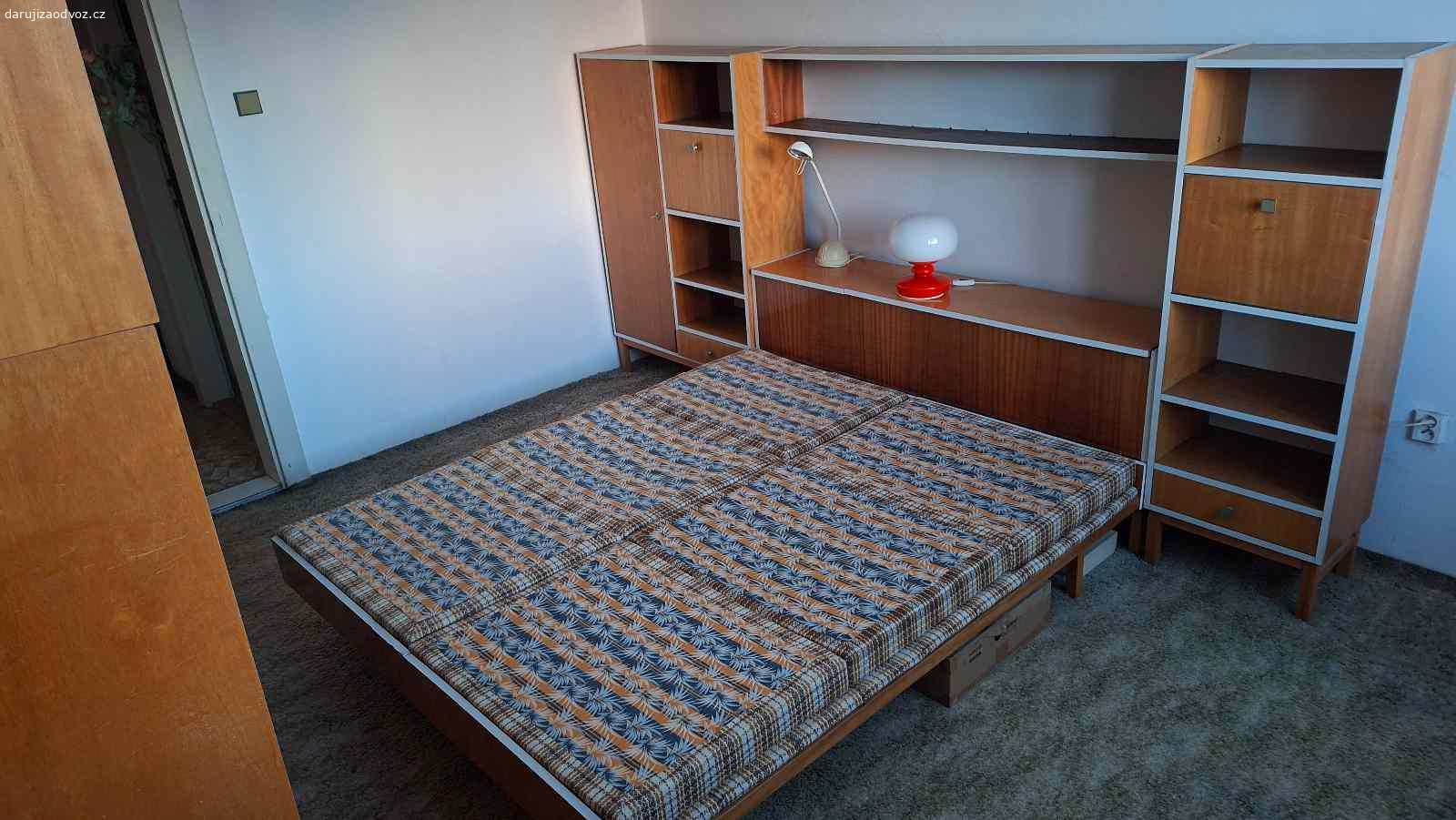 Ložnice BVV 1975. Daruji za odvoz kompletní ložnici zakoupenou na veletrhu 1975.
