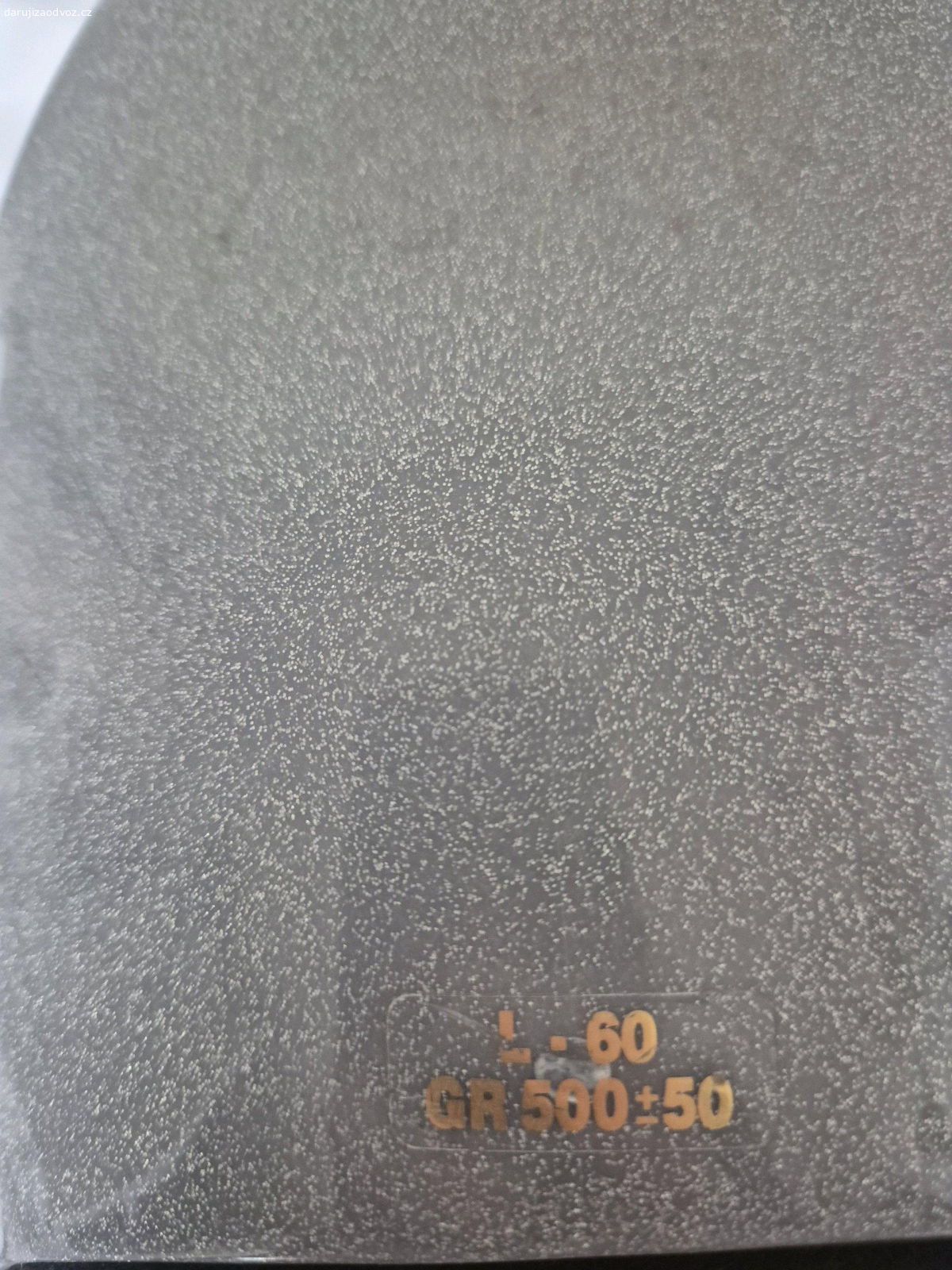 Lyžařská helma. Starší fuknční lyžařská helma. Spíše na menší hlavu