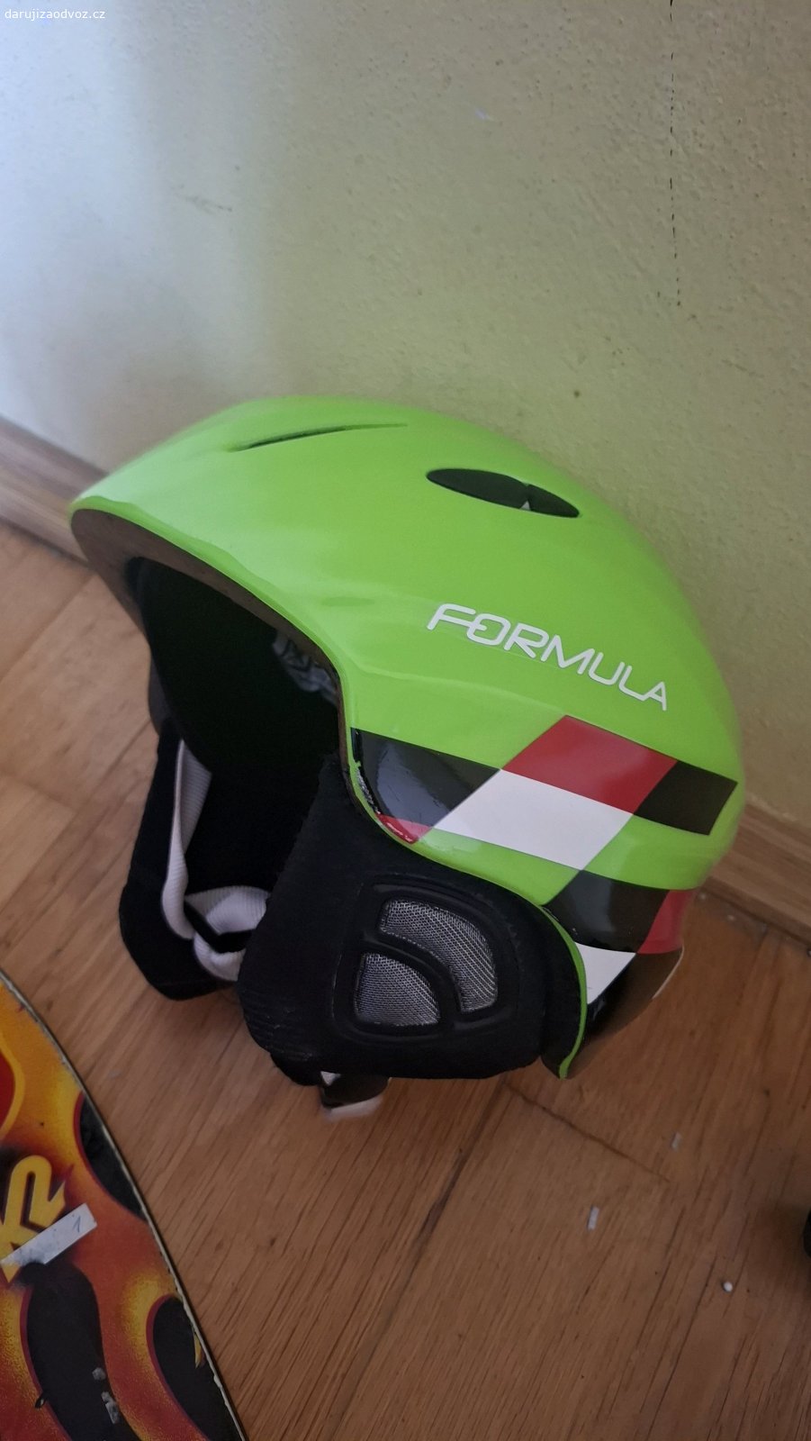 lyže+helma+vázání. mohu poslat výska lyží 108cm
