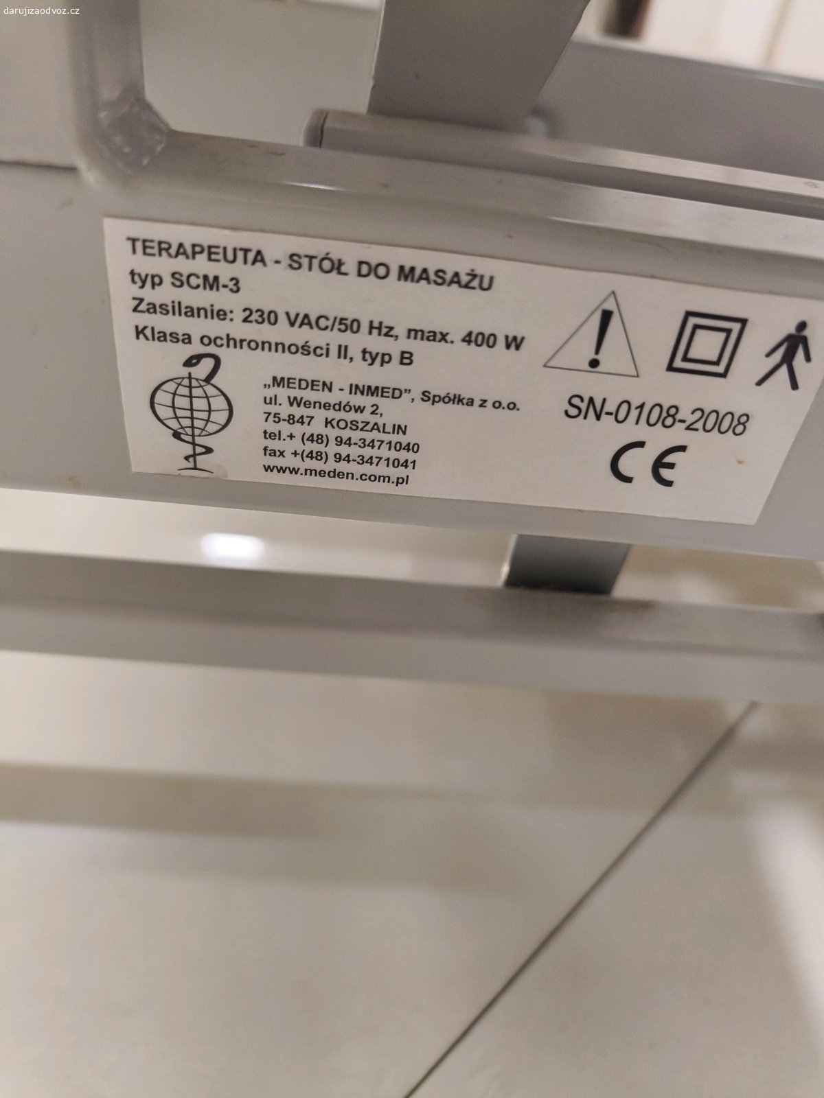 masážní/kosmetické lehátko. masážní/kosmetické lehátko za odvoz , elektrické nahoru se zvedá zpátky dolů už ne, je těžké zapotřebí 2 lidi na odvoz.