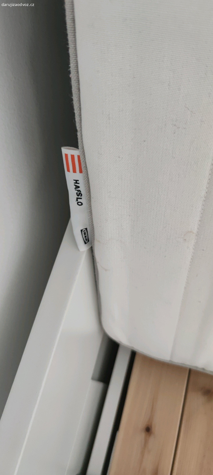 Matrace IKEA hafslo 200x80. Daruji matraci. Potah je vyprany, ale stále jsou vidět fleky.