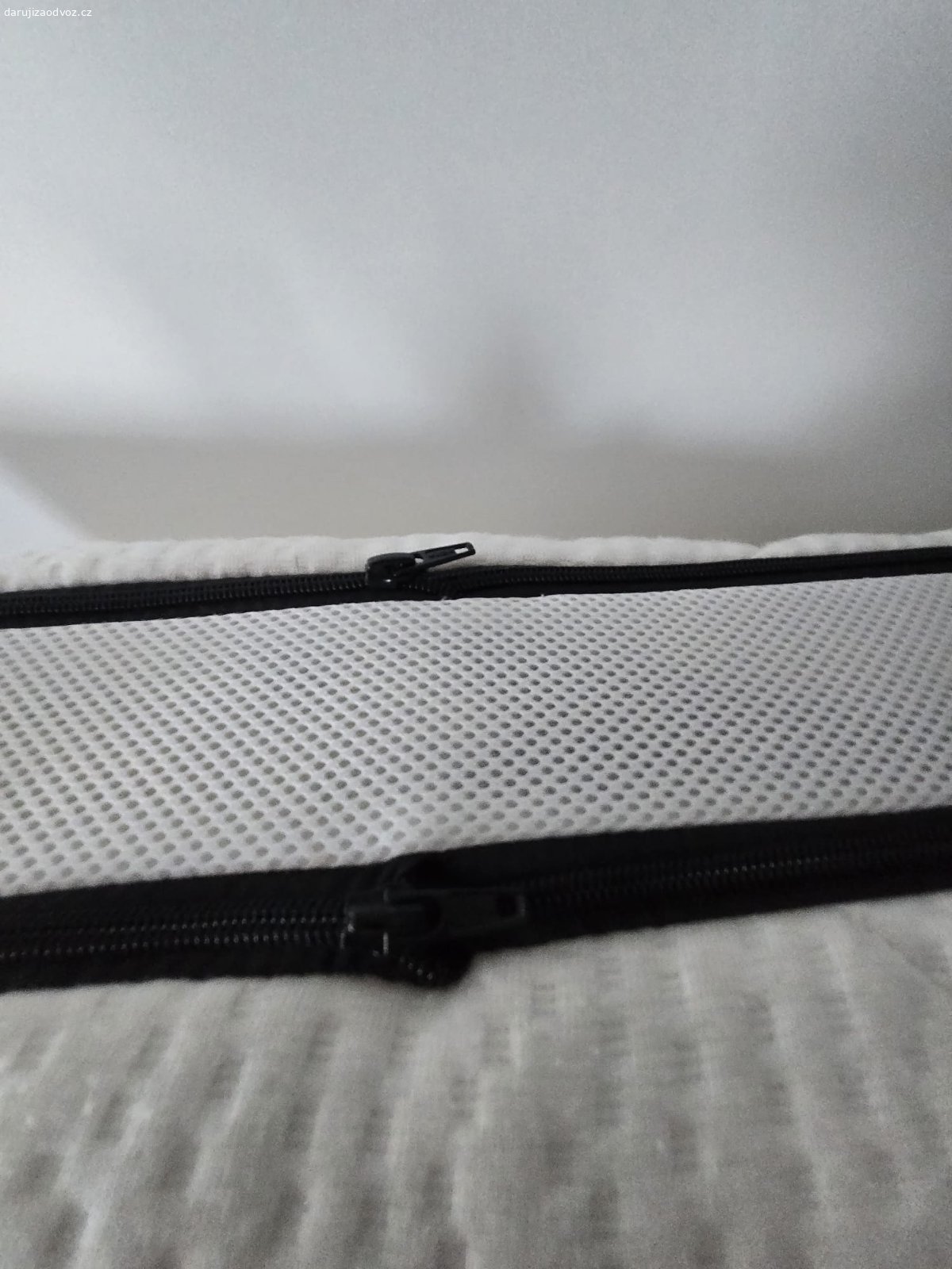 Matrace - nestandartní rozměr - daruji za odvoz. Daruji za odvoz matraci nestandartních rozměrů 180x80x16 cm, vyráběnou na zakázku od společnosti Purtex. Stav velmi dobrý, čistá, málo používaná. Je pratelná.