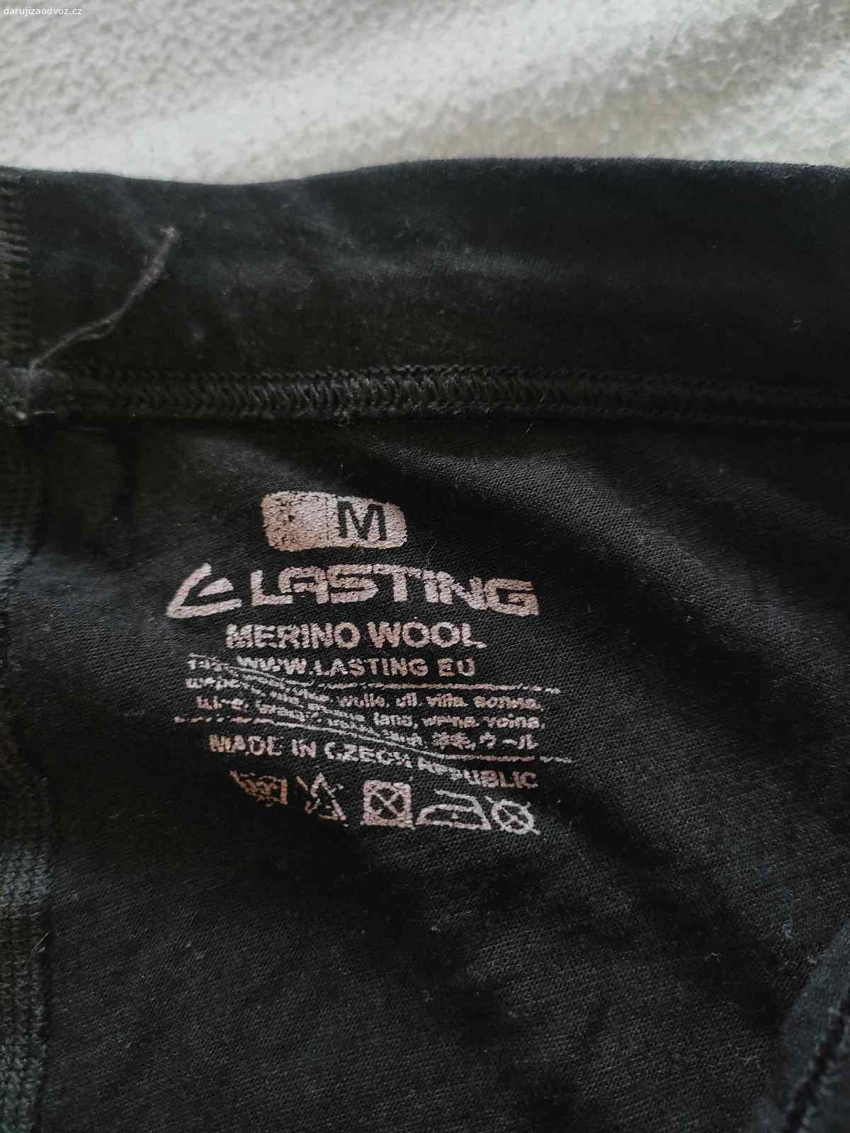 Merino spodky dámské, vel M. Daruji za odvoz , zašitá malá dírka viz foto, je to u zad.