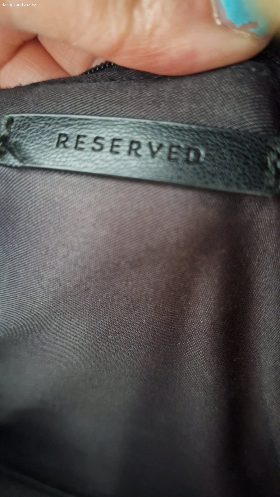 městský batoh Reserved. za odvoz/odnos (případně za proteinovou tyčinku nebo něco jiného zdravého) daruji batoh. Hlavní kapsa má bohužel rozbitý zip, ale třeba si někdo zvládne opravit. Kdo dřív přijde,  jinak letí do odpadu. Ideálně ještě dnes nebo v pondělí.