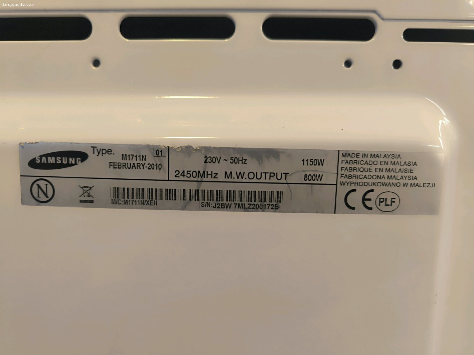 Mikrovlnka 800W. Mikrovlnná trouba Samsung M1711N o výkonu 800W. Mechanické ovládání výkonu a časovače, funkční v dobrém stavu.
